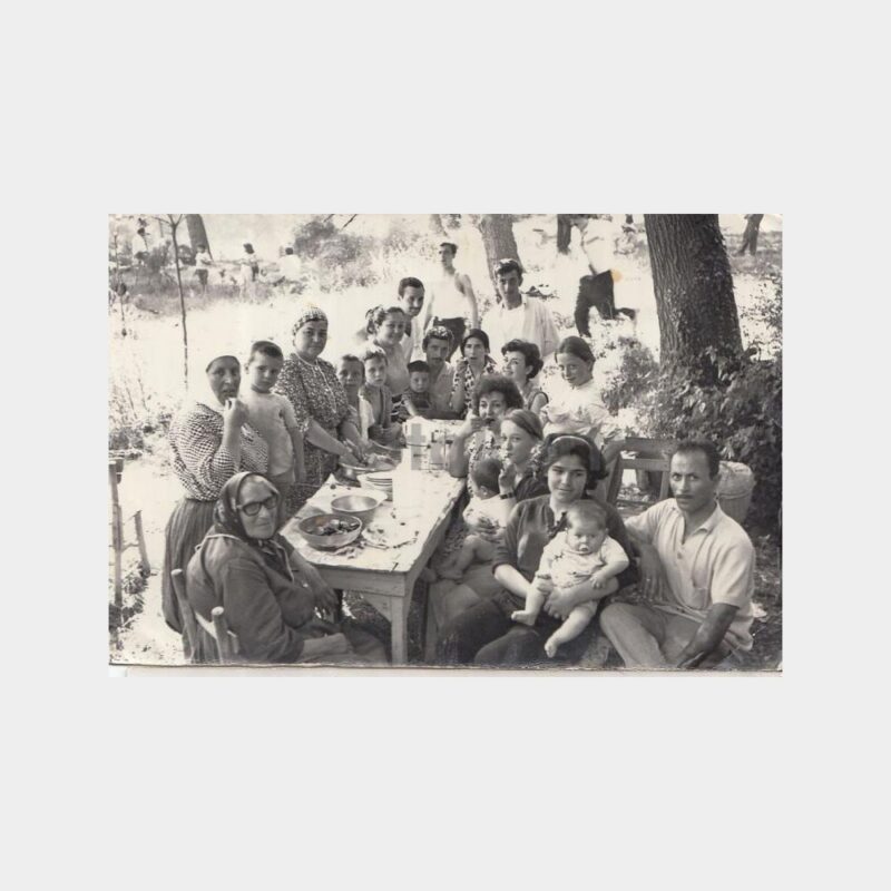 1969 Piknik Grubu Konulu Fotoğraf