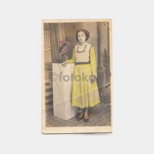 1940 El Boyama - Sarı Giysili Kız Konulu Fotoğraf