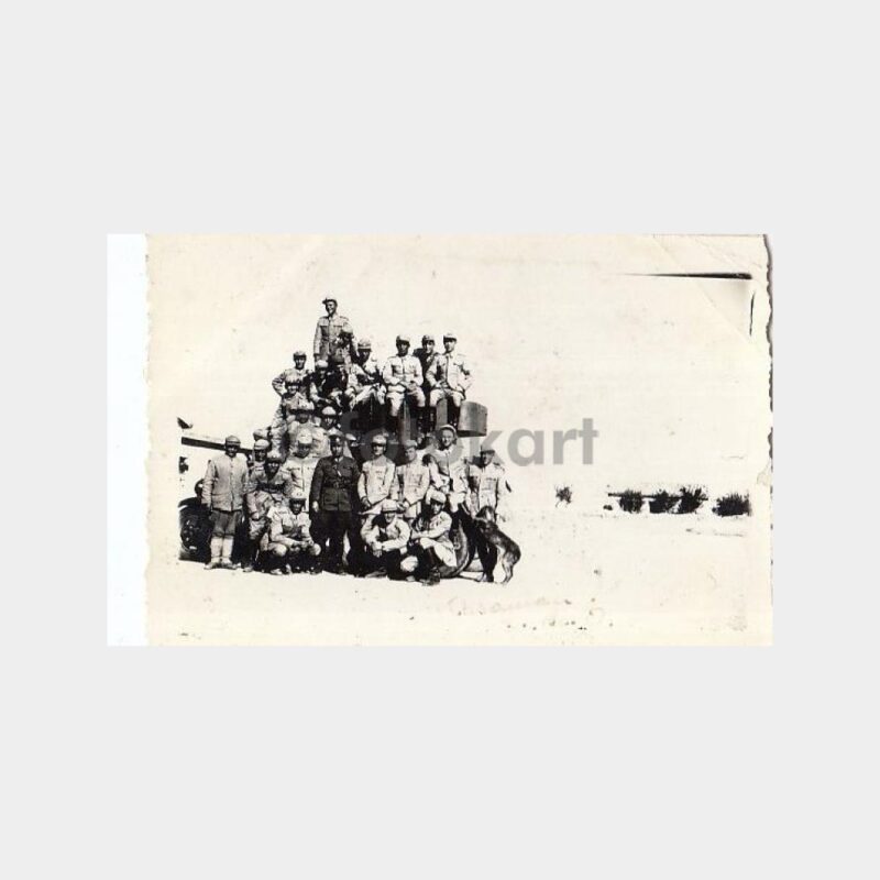 Bir Tank Üzerinde Askerler Konulu Fotoğraf