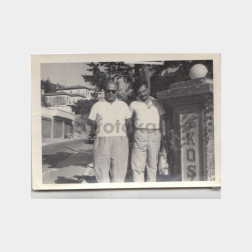 Taş Köşk Önünde Baylar Konulu Fotoğraf