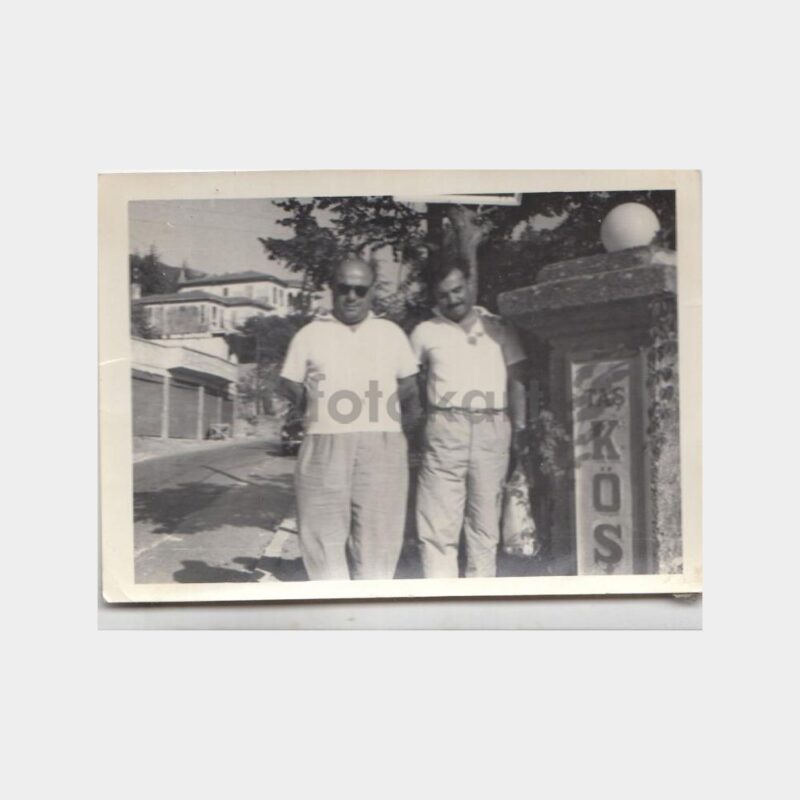 Taş Köşk Önünde Baylar Konulu Fotoğraf