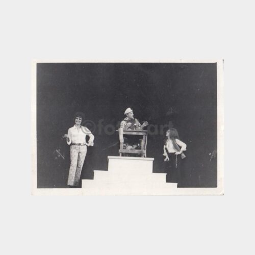 1960 Tiyatro Sahnesinde Oyun Konulu Fotoğraf