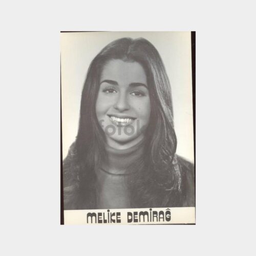 Melike Demirağ Kartpostal