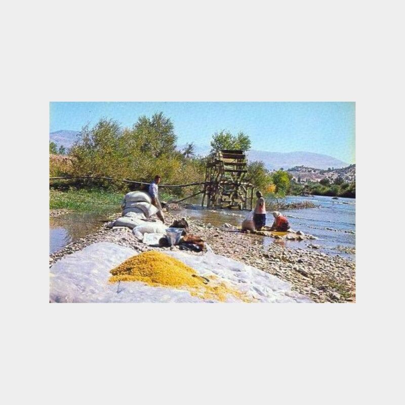 Nehir Kenarında Değirmen ve Köylüler Kartpostal
