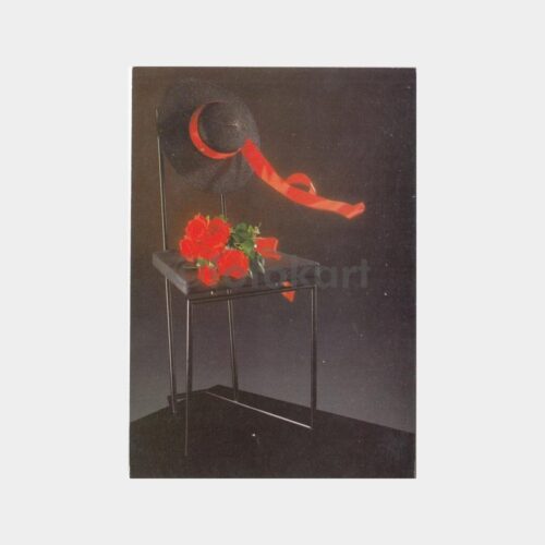 Şapka ve Çiçek Sanatsal Kartpostal