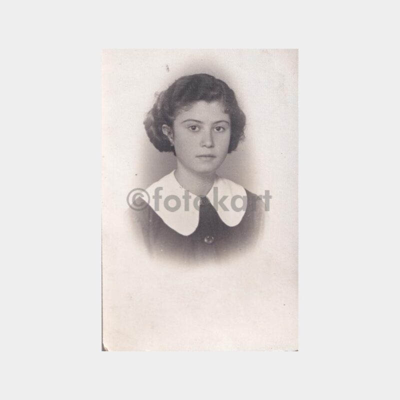 beyaz-yakali-kiz-ogrenci