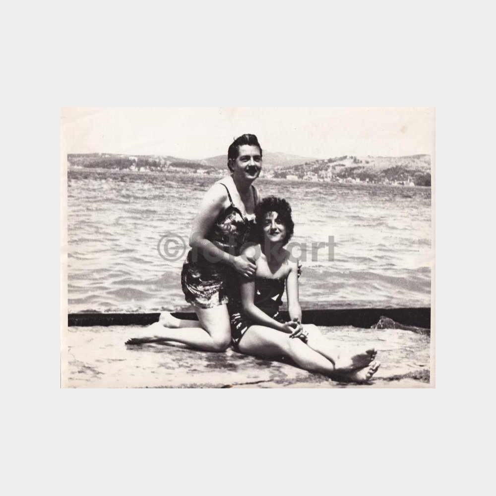 bogazici-sahil-kadinlar