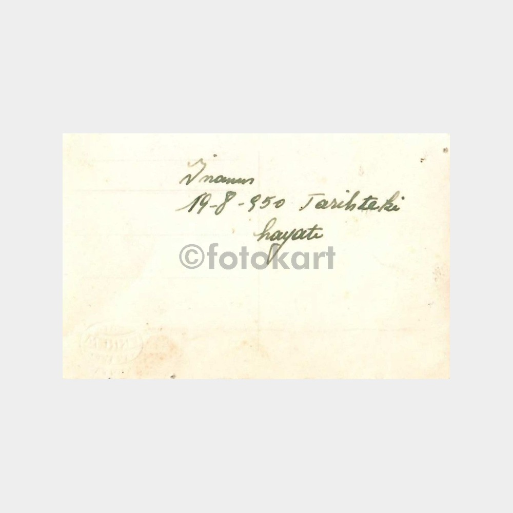 1950 Bebek Arabasında Tatlı Bir Bebek Fotoğraf - Görsel 2