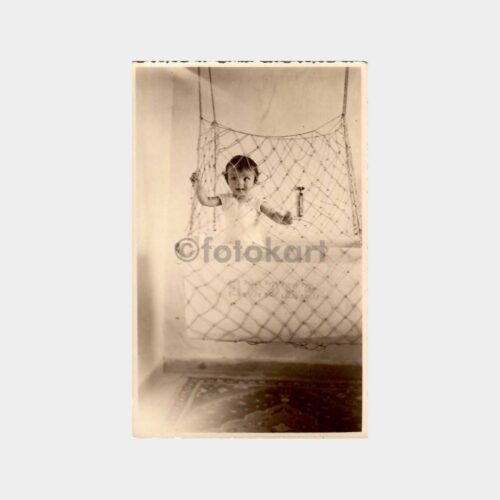 Bebek Fileli Yatağında Fotoğraf