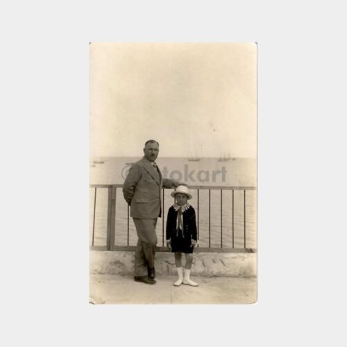 Beyefendi ve Şapkalı Çocuk 2 Adet Sahil Fotoğraf