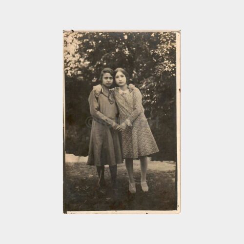 1937 Beykoz'dan İki Genç Kız Hatıra Fotoğraf