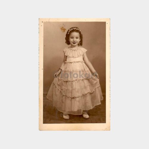 1950 Elbiseli Küçük Kız Fotoğrafı