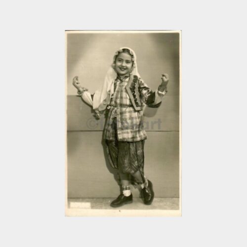 Folklörik Genç Kız Stüdyo Fotoğrafı