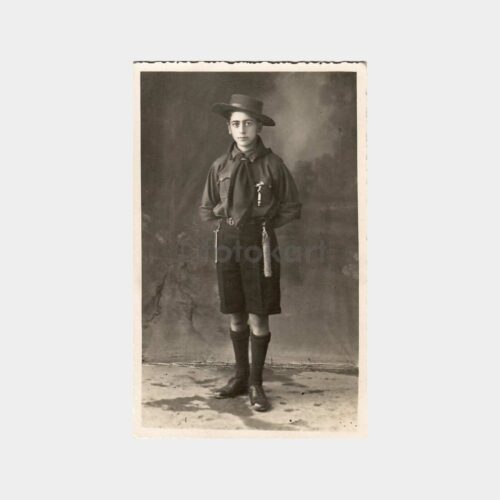 İzci Giysili Çocuk Stüdyo Fotoğraf