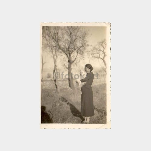 1937 Kadın ve Köpek Fotoğraf