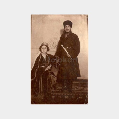 Kafkas Kıyafetli Çift Fotoğraf
