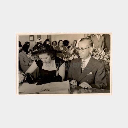 Nikah Masasında Bir Çift 2 Adet Fotoğraf