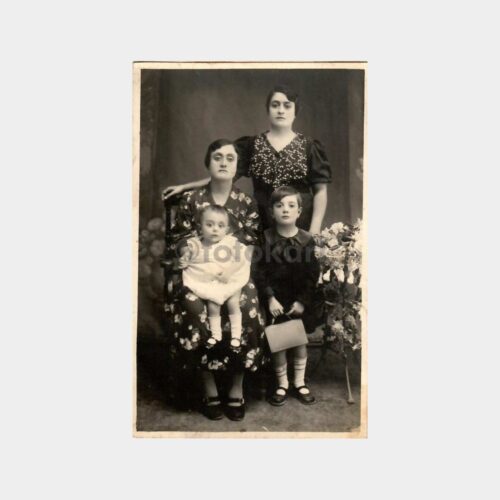 Yunan Damgalı Stüdyo Aile Fotoğrafı
