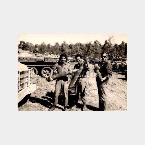 Askeri Mühimmat Taşıyan Yabancı Askerler Fotoğraf