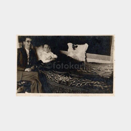 Atlas Yorganlı Sünnet Çocuğu Babası ile Fotoğraf