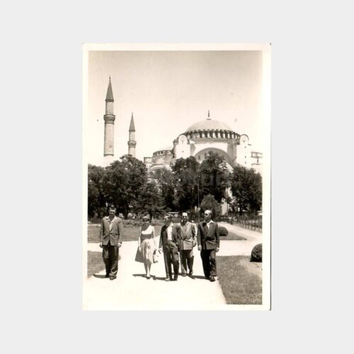 1950 Ayasofya Önünde Gezen Aile Fotoğraf