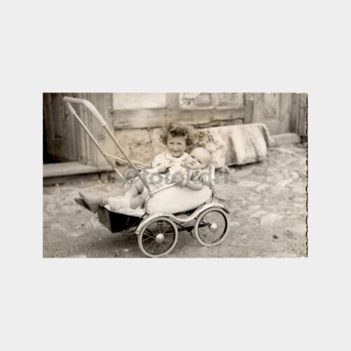 Bebek Arabasında Bebek ve Çocuk Fotoğraf