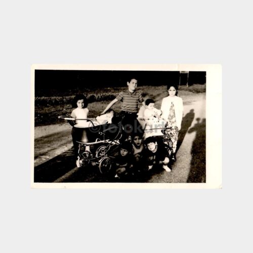 Bebek Arabasında Bebekler ve Çocuklar Fotoğraf