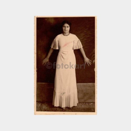 Beyaz Elbiseli Kadın Fotoğraf