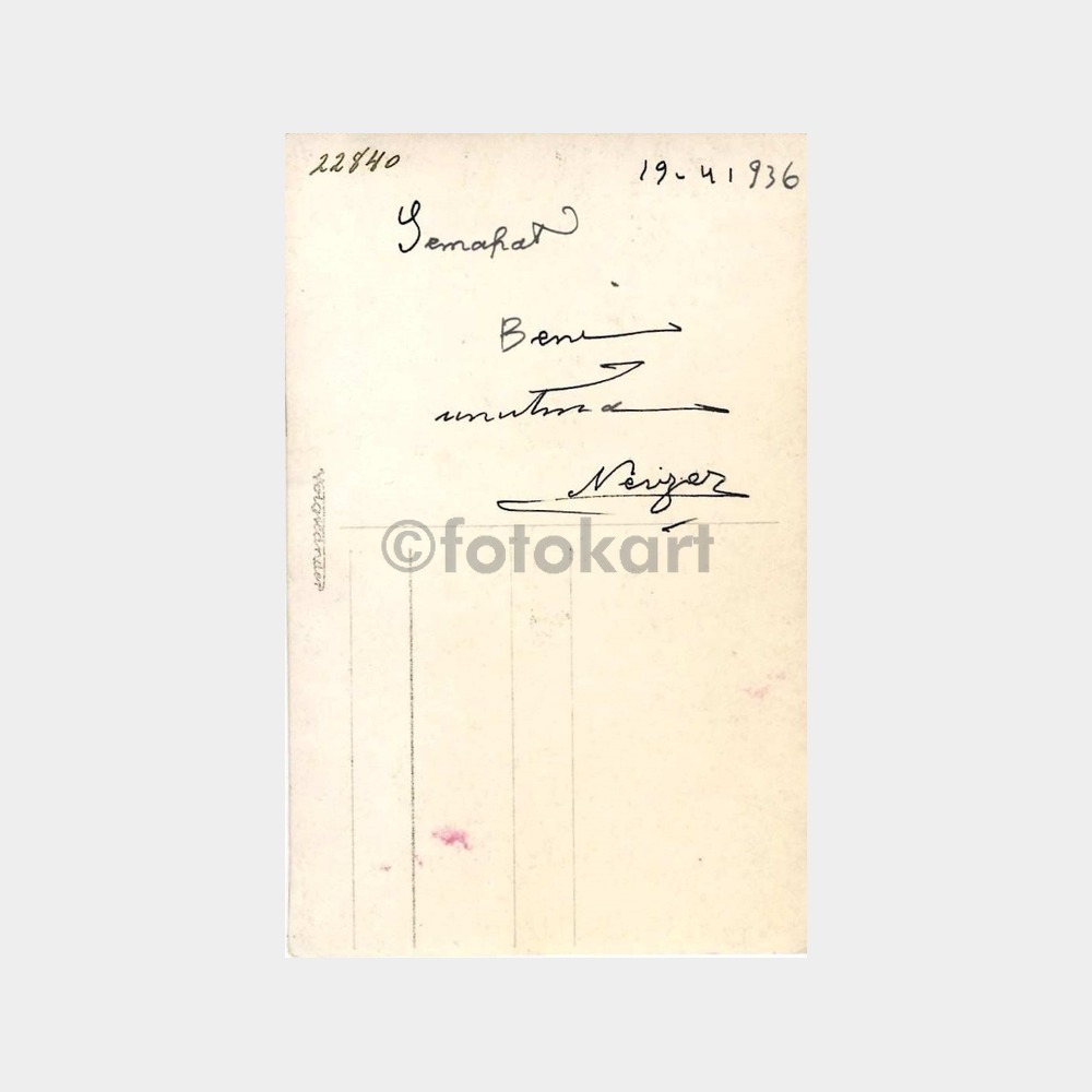 1936 Beyaz Elbiseli Şık Bir Kadın Fotoğrafı - Görsel 2