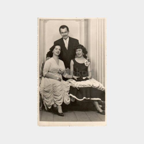 Beyefendi ve Şık İki Kadın Fotoğraf