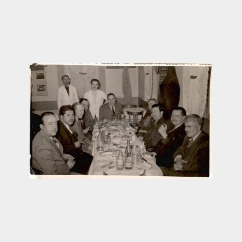 1952 Beyler Yemek Masasında Toplu Fotoğraf