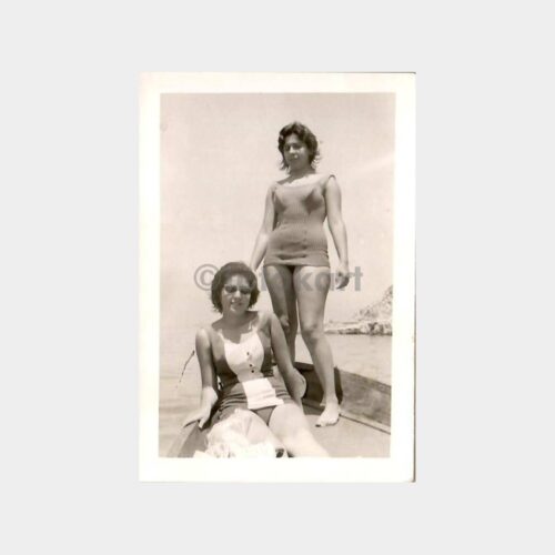 1960 Büyükada Genç Kadınlar Plaj Fotoğraf