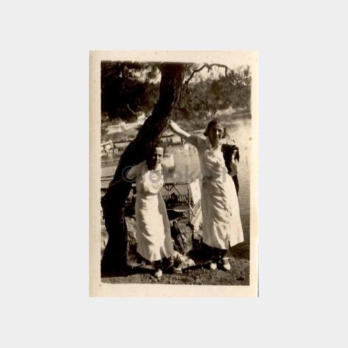 1935 Büyükada'da İki Kadın Fotoğraf