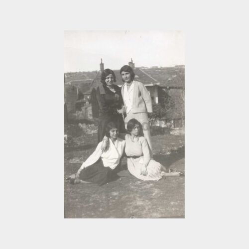 Dört Genç Kız Birlikte Fotoğraf
