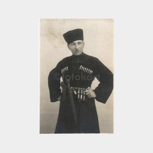 Foto Moda Kafkas Kıyafetli Bir Bay Fotoğraf