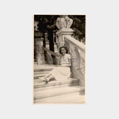 Foto Yıldız - Kadıköy Merdivende Genç Kız Fotoğraf