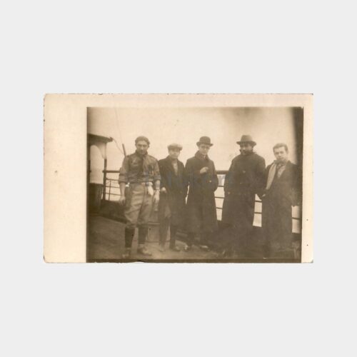 Gemi Güvertesinde İzci ve Arkadaş Toplu Fotoğraf