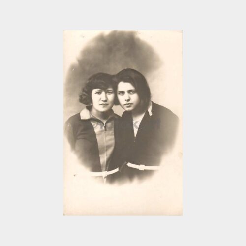 İki Genç Kadın Stüdyo Fotoğraf