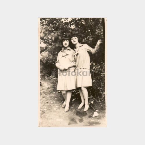 İki Genç Kız Dış Mekan Fotoğraf
