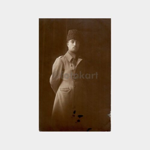 Kalpaklı Pardesülü Beyefendi Fotoğraf