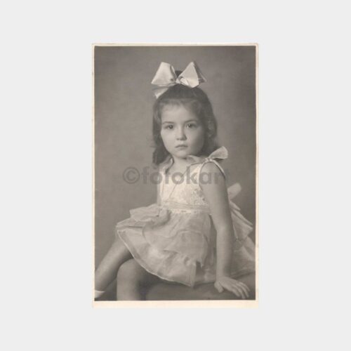 Kurdeleli Kız Çocuğu Stüdyo Fotoğraf