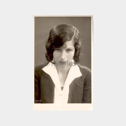 1932 Liseli Kız Öğrenci Albümünden Fotoğraf