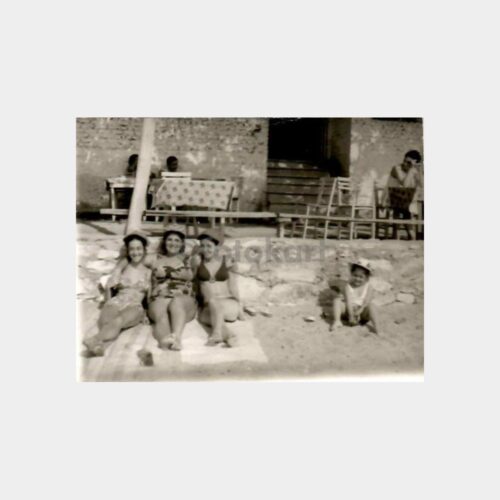 1972 Marmara Adası Plajda Kadınlar Fotoğraf
