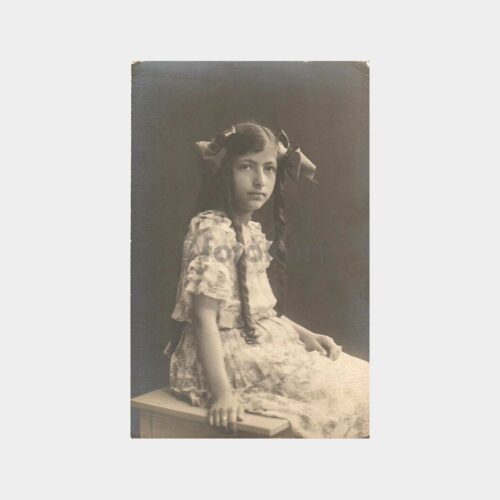 Örgülü Kız Stüdyo Fotoğraf