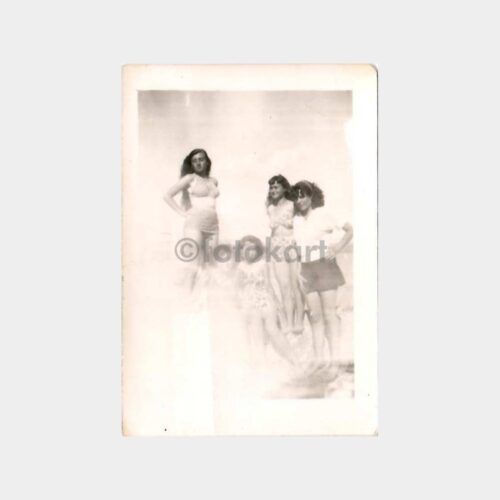 Plajda Genç Kızlar Fotoğraf