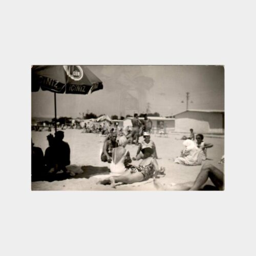 Plajda Güneşlenenler Fotoğraf
