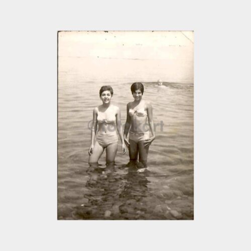 Plajda İki Genç Kız Fotoğraf