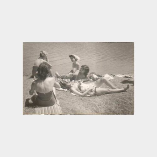 1958 Plajda Kadınlar Fotoğraf