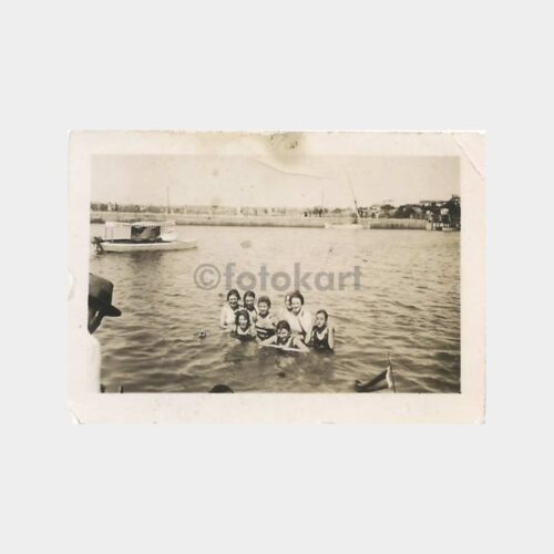 Plajda Kadınlar Küçük Ebat Fotoğraf