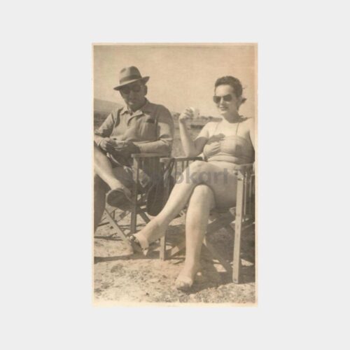 Plajda Kahve İçen Çift Fotoğraf